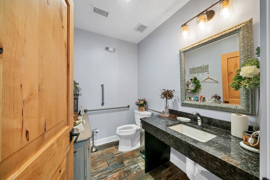 More Photos Of 11 Lakeside Dr E, Belvidere Restaurant For Sale