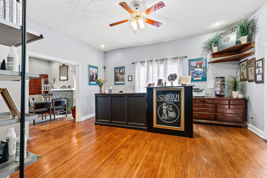 More Photos Of 2048 Winchester Ave, Ashland General Retail For Sale