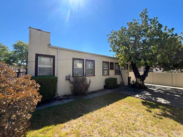 More Photos Of 417 Wing St, Glendale Multifamily For Sale