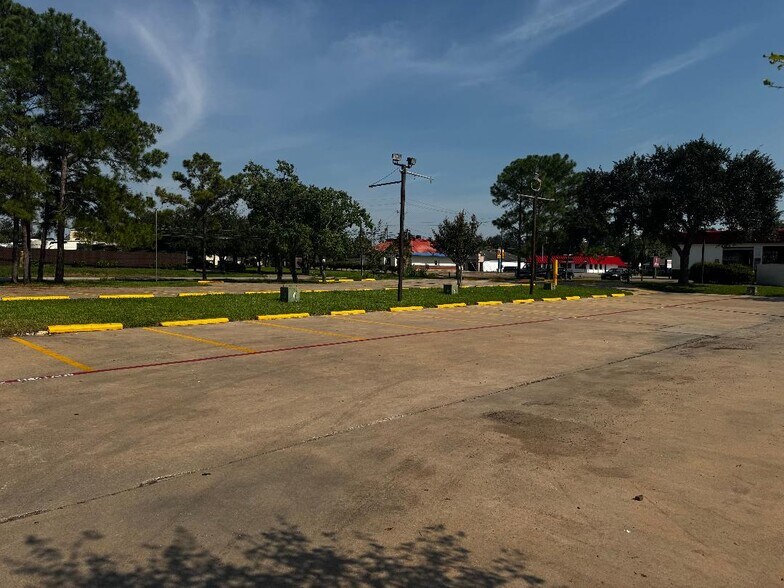 More Photos Of 6915 Spencer Hwy, Pasadena Restaurant For Lease