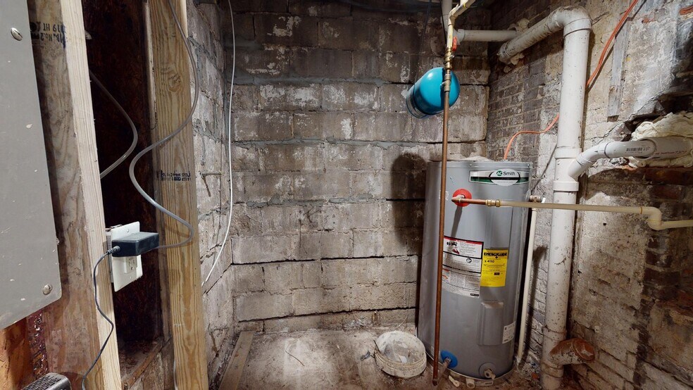 More Photos Of 1030 Hollins St, Baltimore Storefront Retail Office For Lease