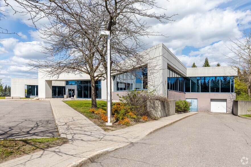 More Photos Of 2505 St. Laurent Blvd, Ottawa Office For Lease