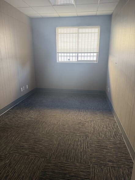 More Photos Of 1962 Madison Ave, Memphis Storefront Retail Office For Sale