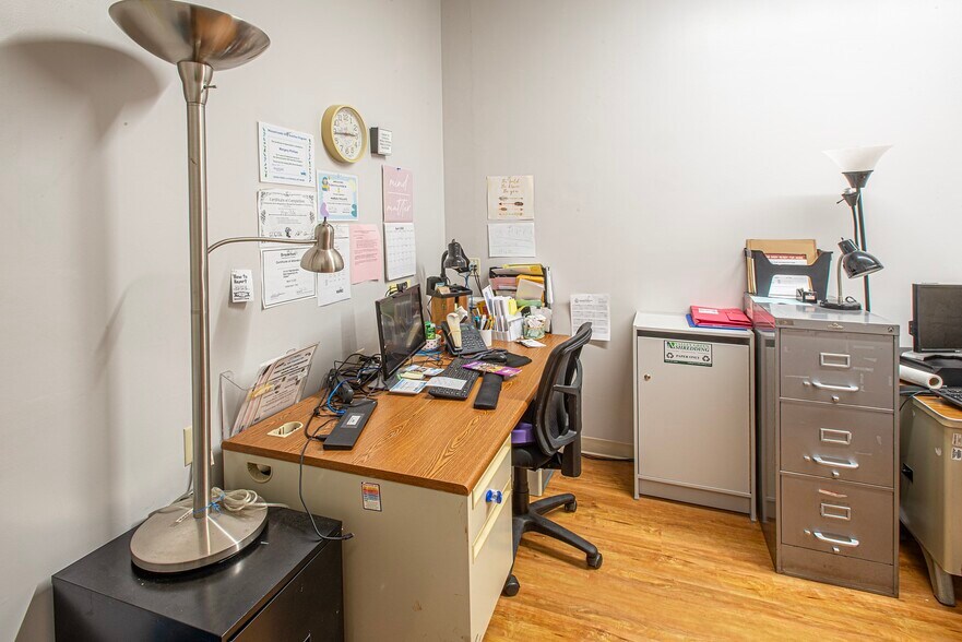 More Photos Of 267 Locust St, Northampton Office For Lease
