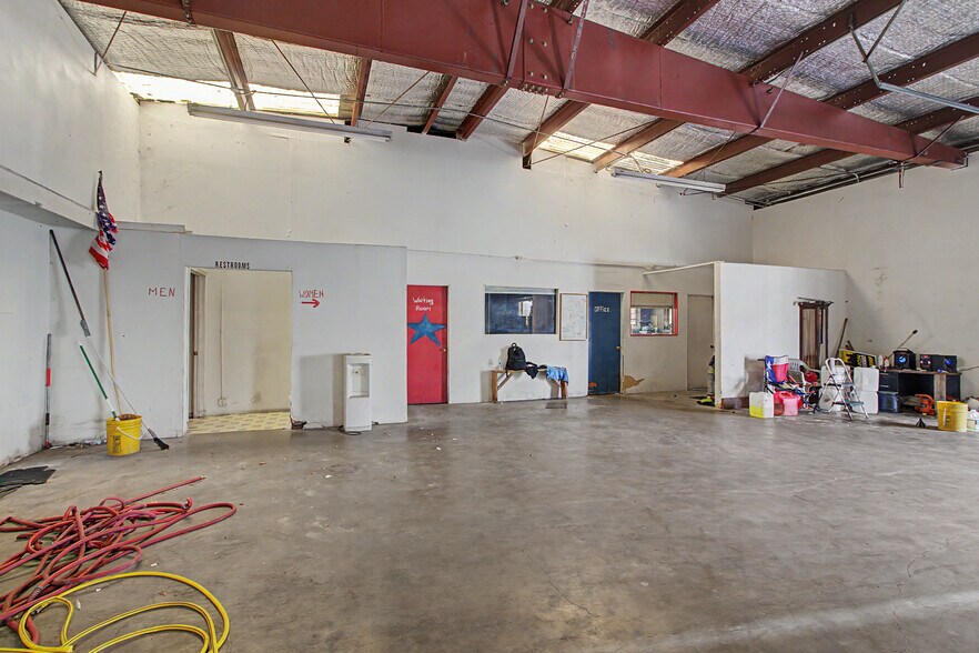 More Photos Of 1602 W 24th St, Bryan Industrial For Sale