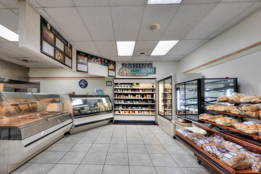 More Photos Of 80 S Broadway St, Green River Supermarket For Sale