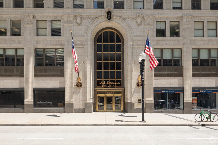 More Photos Of 307 N Michigan Ave, Chicago Office For Lease