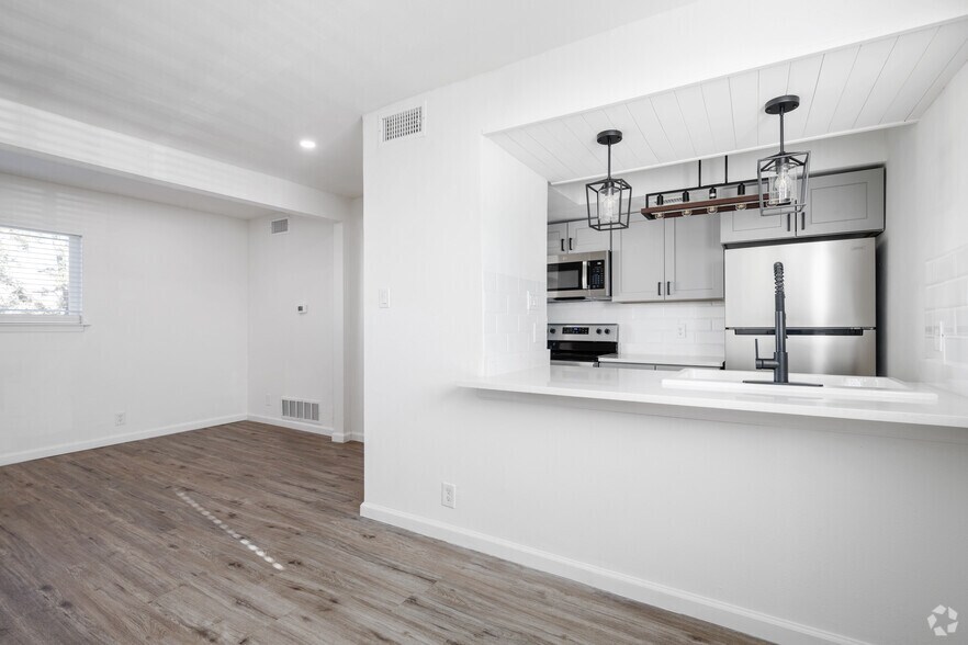 More Photos Of 7908 Gault St, Austin Apartments For Sale