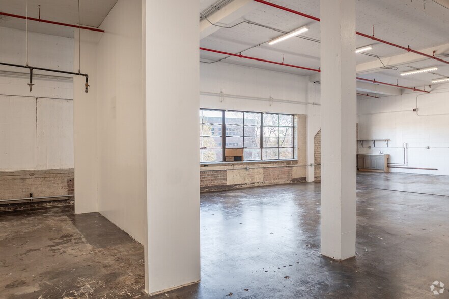 More Photos Of 3850 W Cortland St, Chicago Manufacturing For Sale