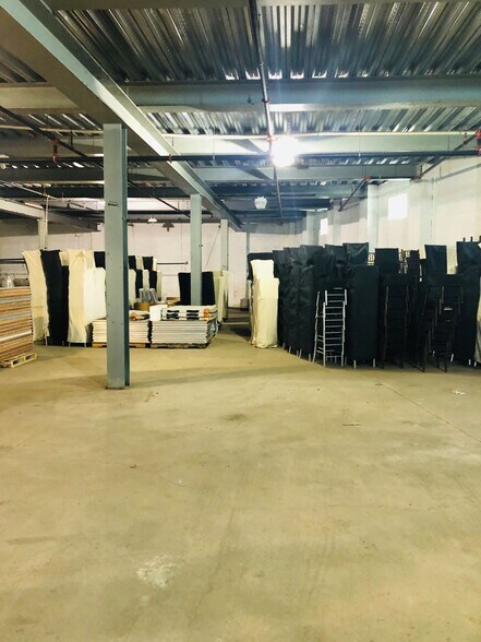 More Photos Of 100 Carney St, Glen Cove Manufacturing For Lease