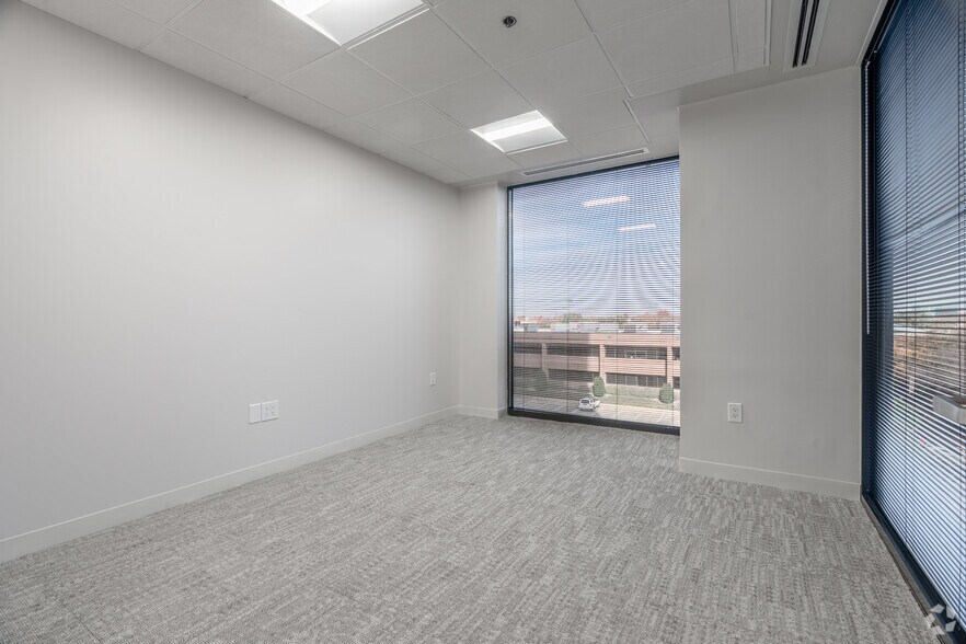 More Photos Of 17304 Preston Rd, Dallas Unknown For Lease