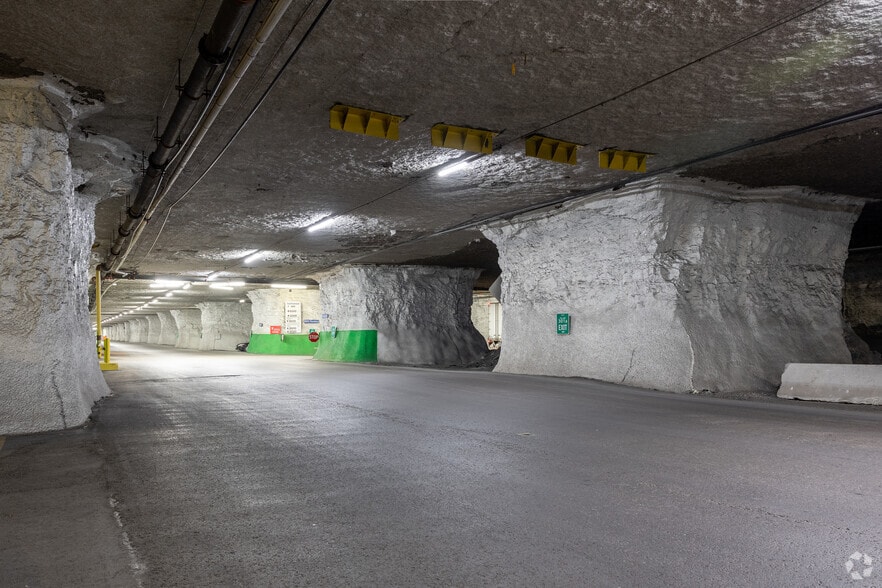 More Photos Of 8600 NE Underground Dr, Kansas City Warehouse For Lease