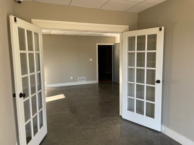 More Photos Of 1505 Hollywood Rd, Knoxville Loft Creative Space For Lease