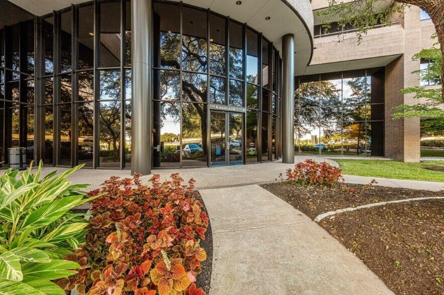 More Photos Of 4301 Westbank Dr, Austin Unknown For Lease