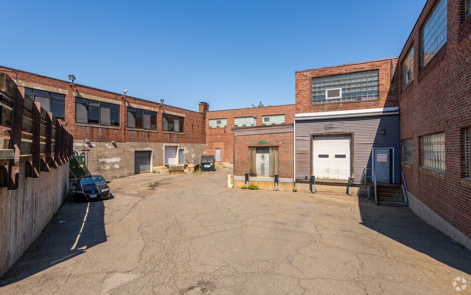 More Photos Of 44-48 Garden St, Everett Warehouse For Lease