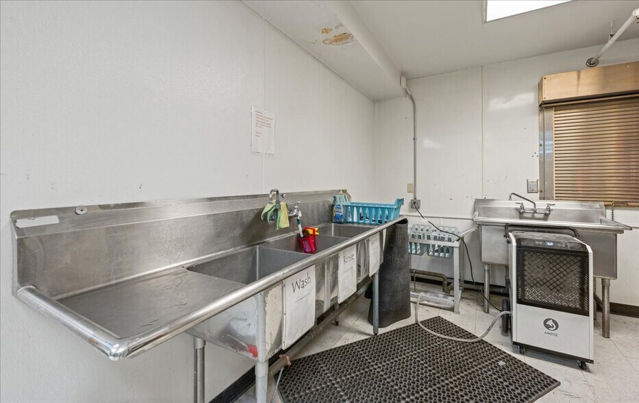 More Photos Of 2406 Fowler Ave, Omaha Office For Sale