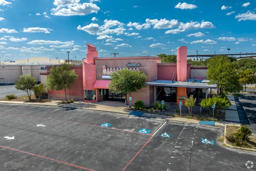 More Photos Of 17660 Henderson Pass, San Antonio Restaurant For Sale