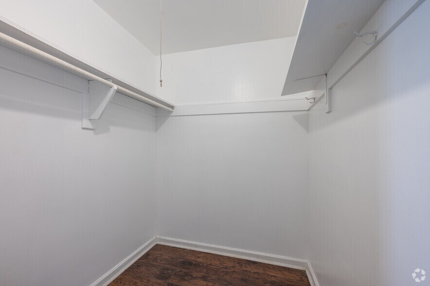 More Photos Of 12700 Shaker Blvd, Cleveland Apartments For Sale