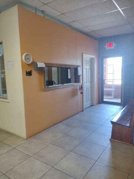 More Photos Of 126 S Dixie Blvd, Odessa Office For Sale
