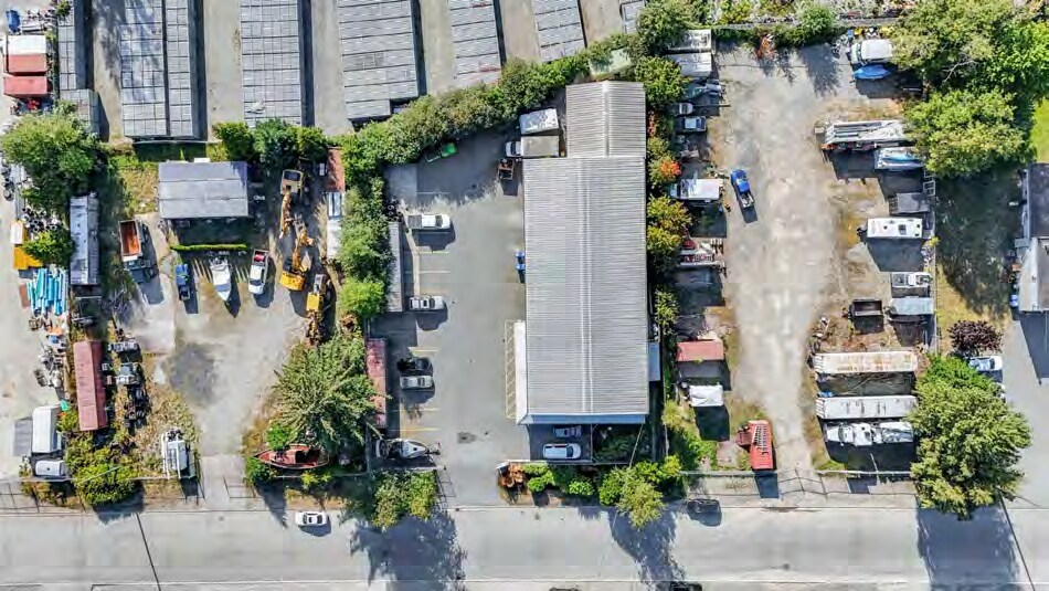 More Photos Of 38925 Production Way, Squamish Auto Repair For Sale