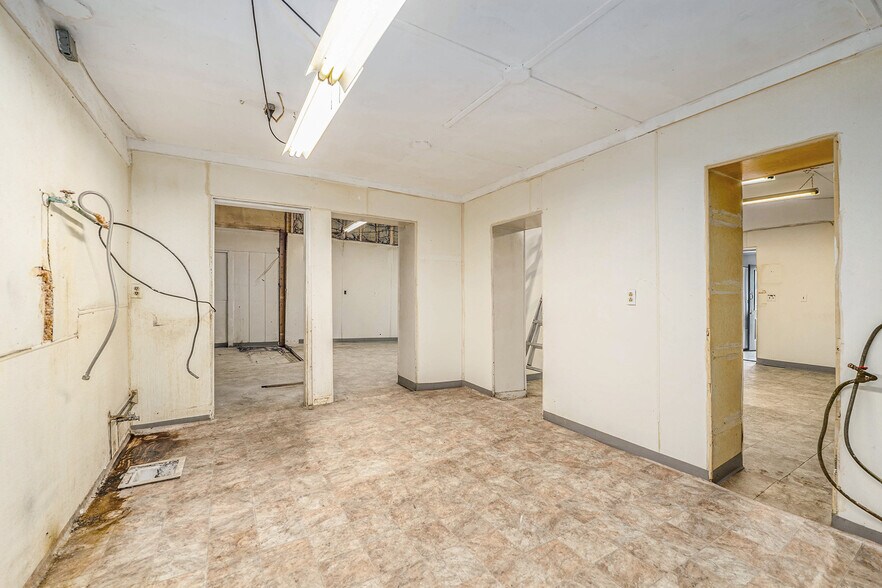 More Photos Of 135 River St, Elk Rapids Storefront Retail Office For Sale