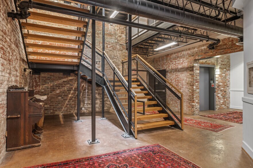 More Photos Of 2411 E Franklin St, Richmond Apartments For Lease