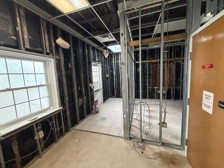 More Photos Of 2100 Ferry St, Easton Medical For Lease