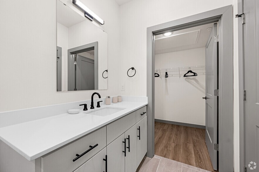 More Photos Of 3981-4001 Roseland Ave, Dallas Apartments For Sale