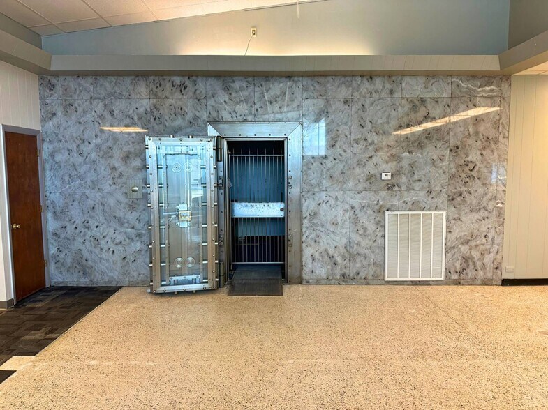 More Photos Of 150 W Rhea Ave, Spring City Medical For Sale