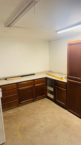 More Photos Of 410 Vista Village Dr, Vista Freestanding For Lease