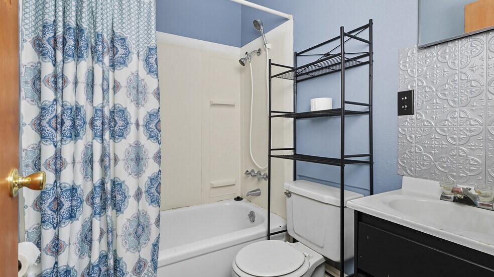 More Photos Of 23195 Shannon Ln, Summersville Apartments For Sale