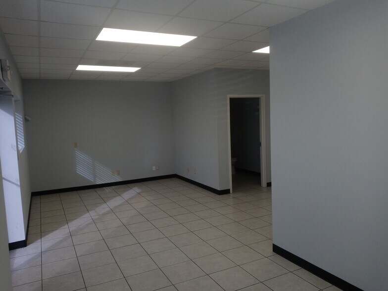 Primary Photo Of 950 N Pine Rd, Texas City Warehouse For Lease