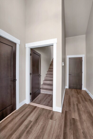 More Photos Of 217 Simmons St, Mccall Showroom For Sale