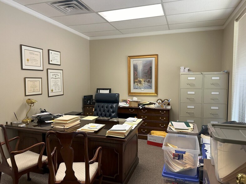 More Photos Of 901 N Mallard St, Palestine Medical For Sale