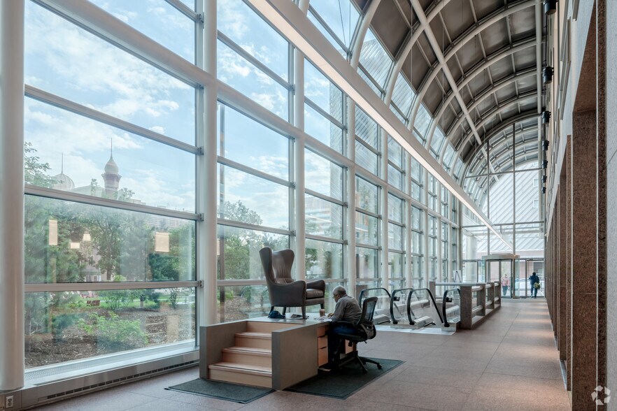 More Photos Of 1700 Lincoln St, Denver Office For Lease