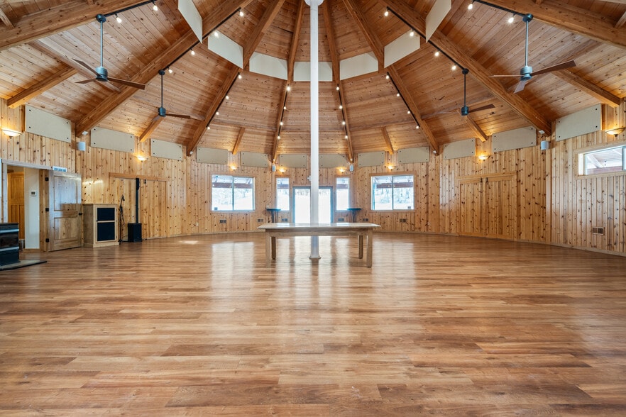More Photos Of 1845 Hodgson Rd, Whitefish Hotel For Sale