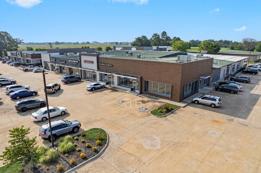 More Photos Of 1395 E Henri De Tonti Blvd, Springdale Unknown For Lease