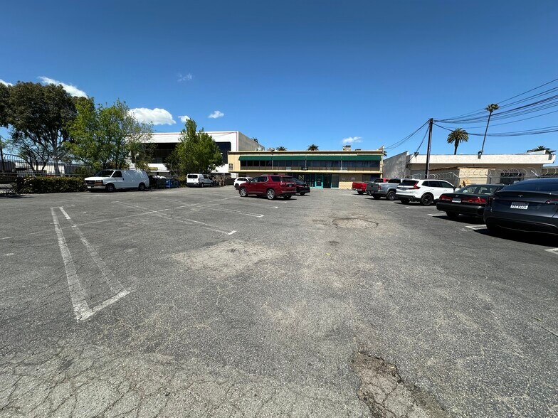More Photos Of 21044 Sherman Way, Canoga Park Office For Lease