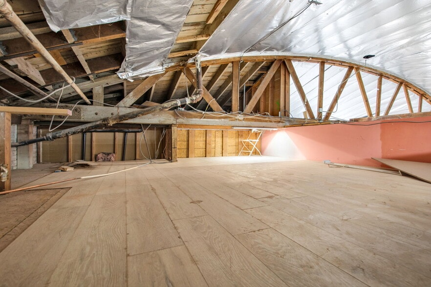 More Photos Of 236 W 18th St, Los Angeles Warehouse For Lease