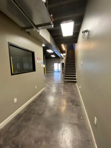 More Photos Of 1818 Federal Rd, Houston Warehouse For Lease