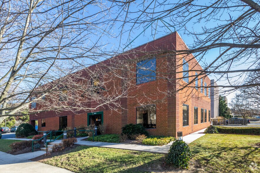 More Photos Of 1631 N Front St, Harrisburg Office For Lease