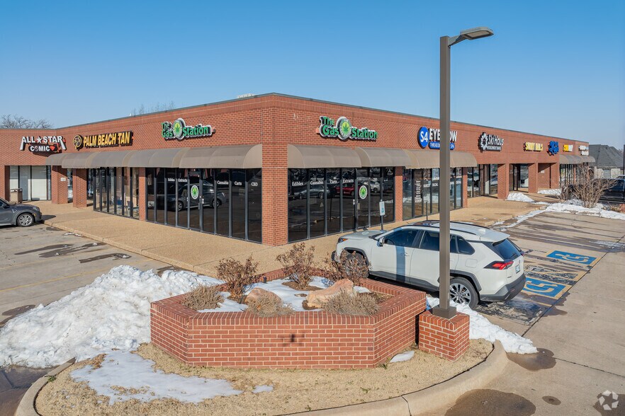 More Photos Of 12325 N May Ave, Oklahoma City General Retail For Lease