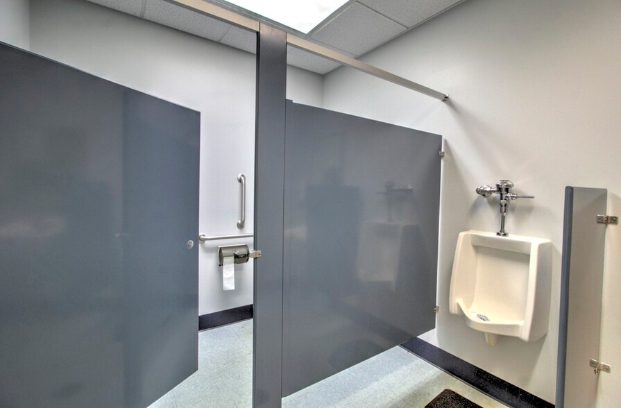 More Photos Of 366 N Portland Way, Galion Medical For Lease