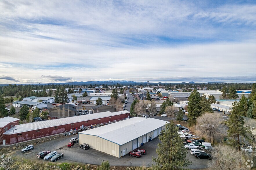More Photos Of 44 SE Bridgeford Blvd, Bend Service For Lease