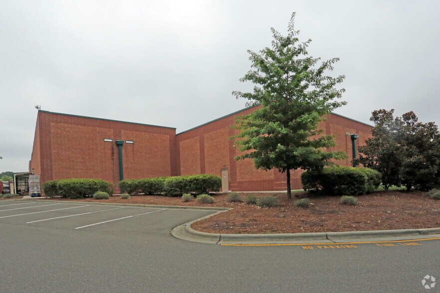 More Photos Of 2010-2084 Kildaire Farm Rd, Cary Storefront For Lease