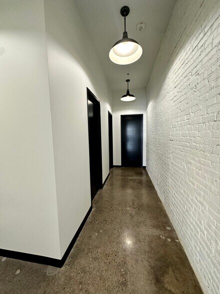 More Photos Of 801 N Broadway Ave, Oklahoma City Storefront Retail Office For Lease