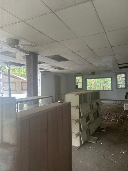 More Photos Of 8221 US-41, Bloomingdale General Retail For Sale