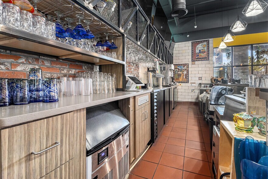 More Photos Of 1105 Main St, Forest Park Freestanding For Lease