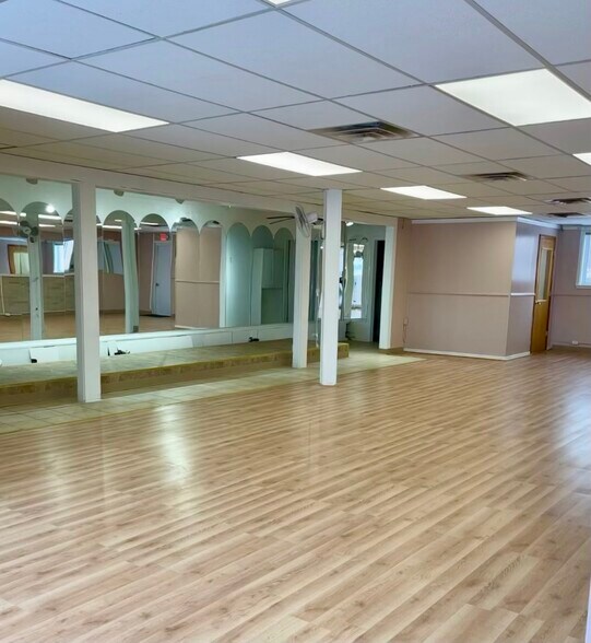 More Photos Of 3564 Alpine Ave, Grand Rapids Freestanding For Lease