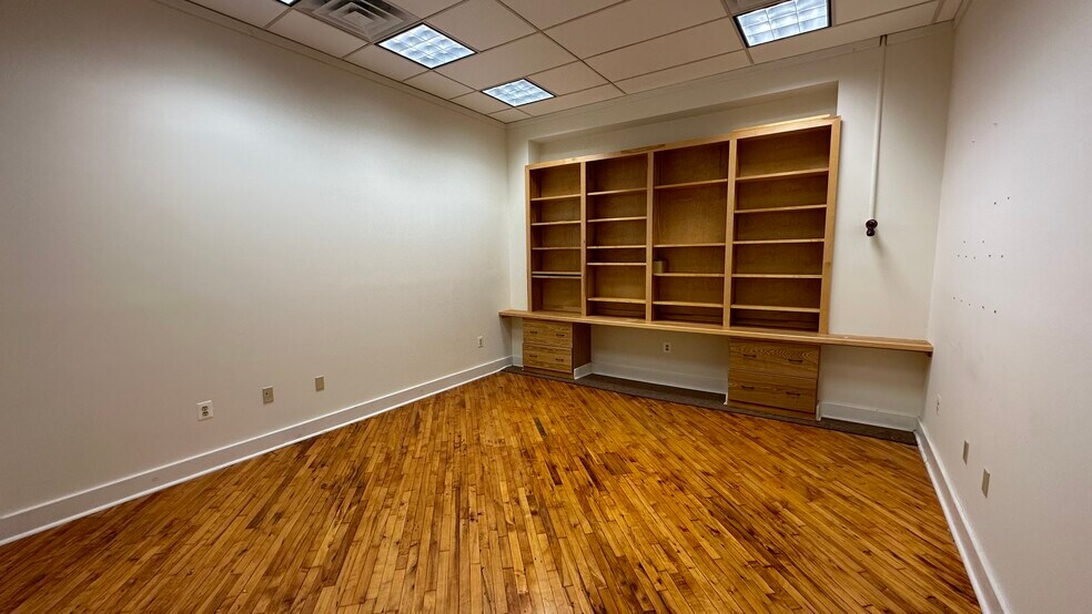 More Photos Of 200 Monroe St, Pottstown Warehouse For Lease
